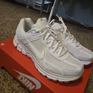 Nike Zoom Vomero 5 White Nwt